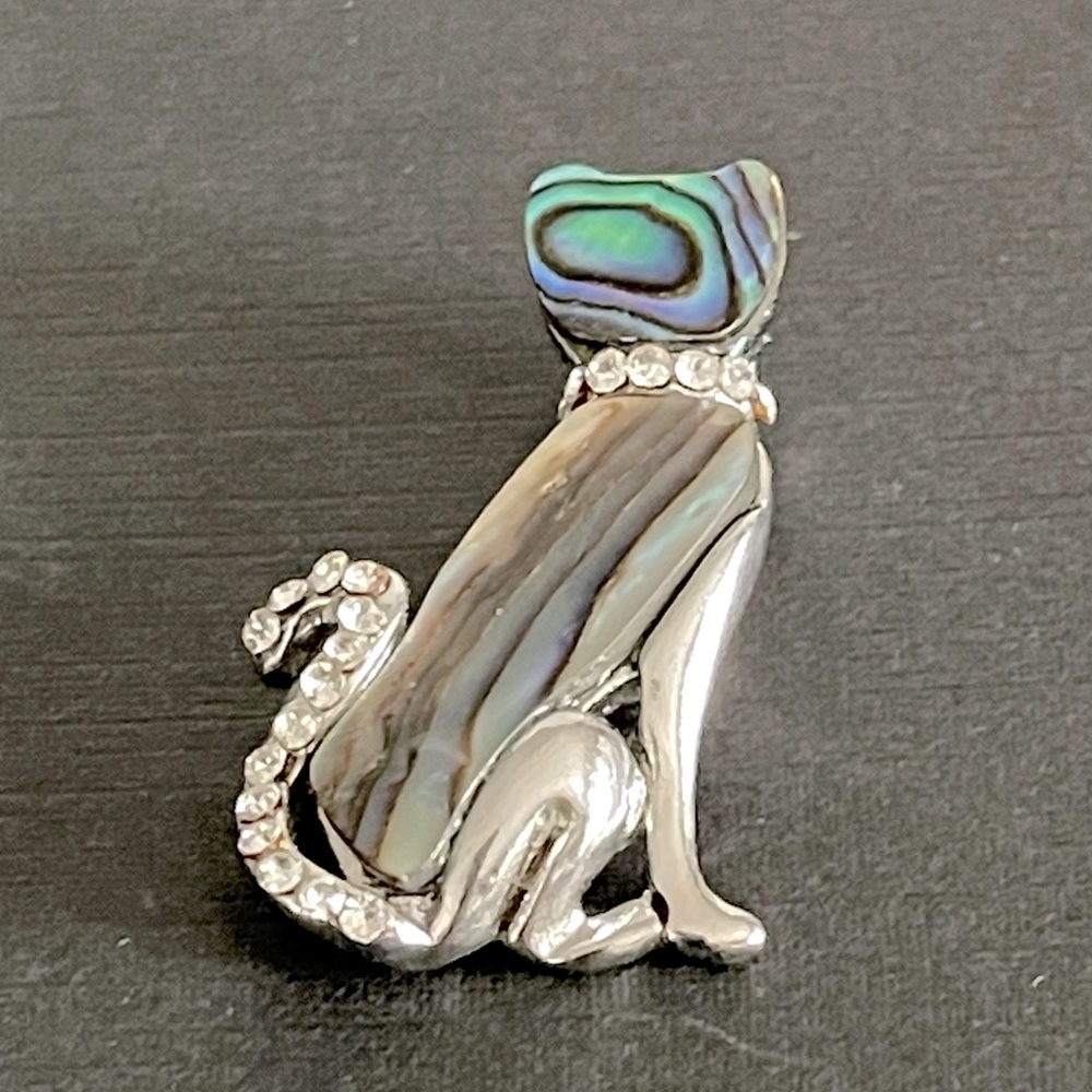Cat 🐈‍⬛ Pendant with Shell & CZ Accents